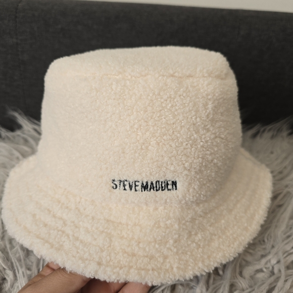 Steve Madden Accessories - Steve Madden Cream Bucket Hat